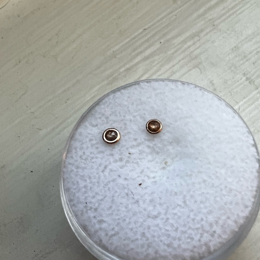 ONE 14K cup set rose cut diamond READ DESCRIPTION SINGLE STUD